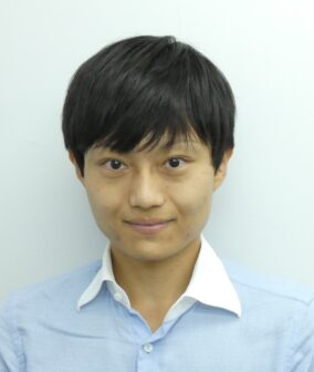高津社員